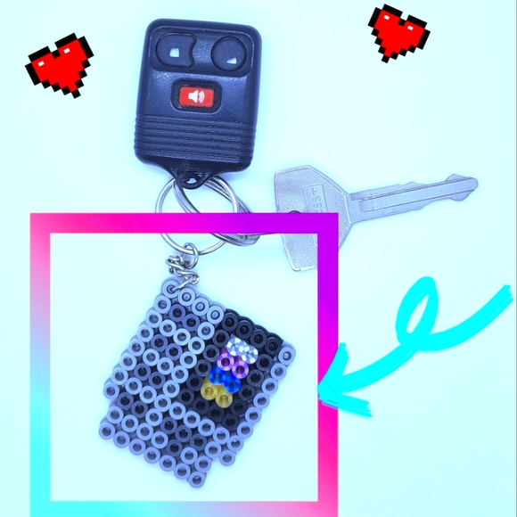Eye-Catching Retro Computer Disk Keychain! - Picture 3 of 3